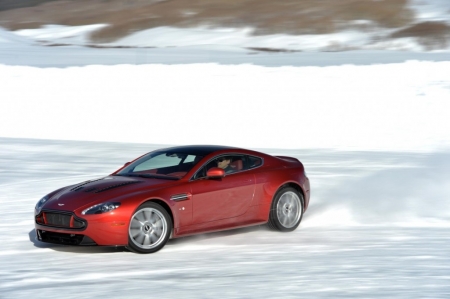 Aston Martin по льду